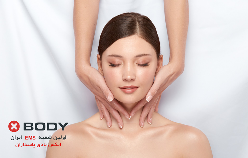 مجموعه ایکس بادی پاسداران، آموزش ماساژ ریلکسی صورت را به روشی ساده و موثر به شما آموزش میدهد. این آموزش را میتوانید در خانه و با استفاده از مواد ساده انجام دهید.